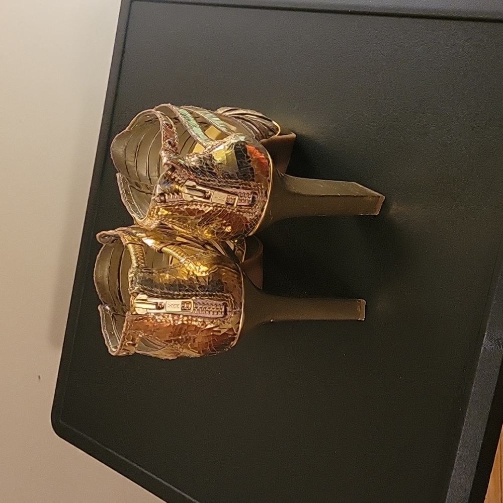 Beautiful  Heels - Picture 2 of 3